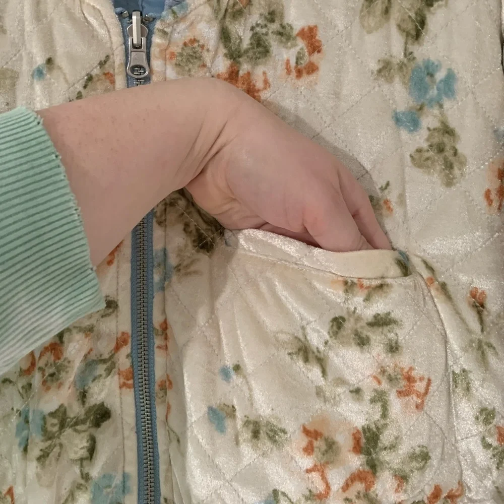 🎉FLASH SALE🎉 Urban outfitter Reversible Velvet Floral Bomber Jacket - Picture 7 of 11